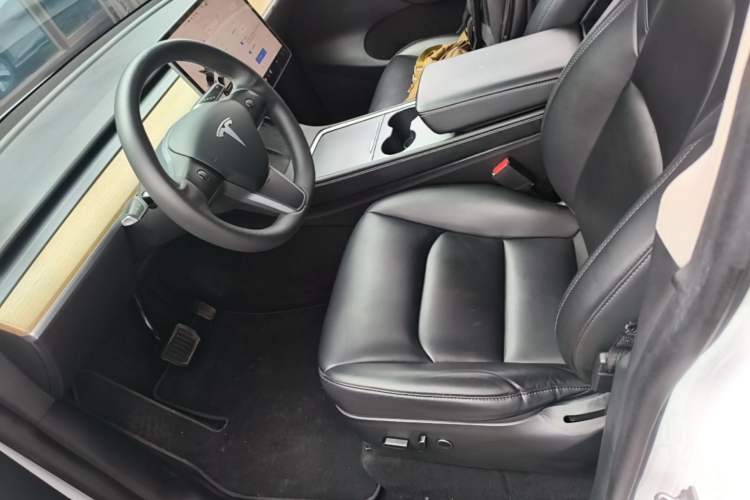 Used Tesla Model Y 2022 Rear-Wheel-Drive Version Left Front Seat