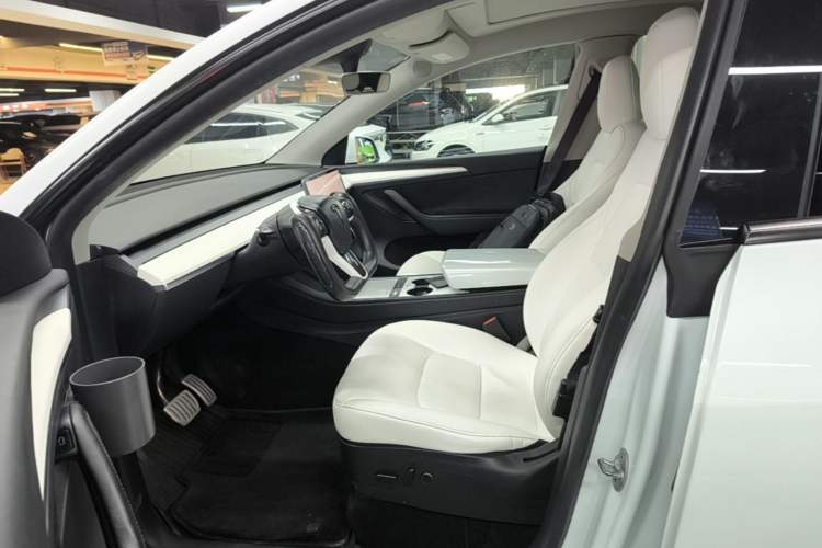 Used Tesla Model Y 2022 Performance High-Performance All-Wheel-Drive Version Left Front Seat