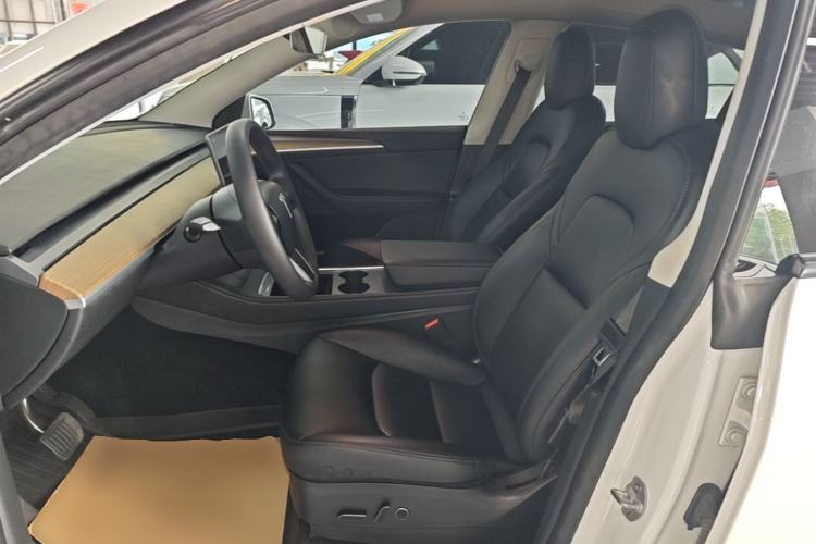 Used Tesla Model Y 2022 Long-Range All-Wheel-Drive Version Left Front Seat