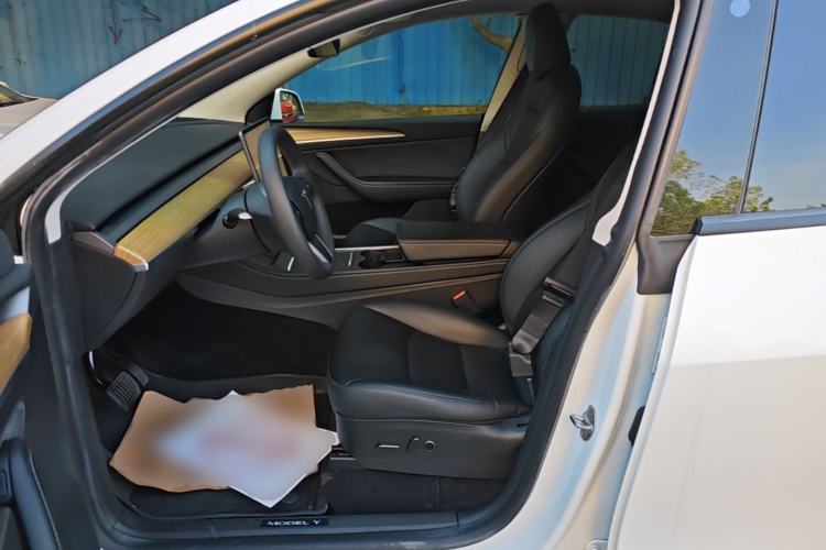Used Tesla Model Y 2022 Rear-Wheel-Drive Version Left Front Seat