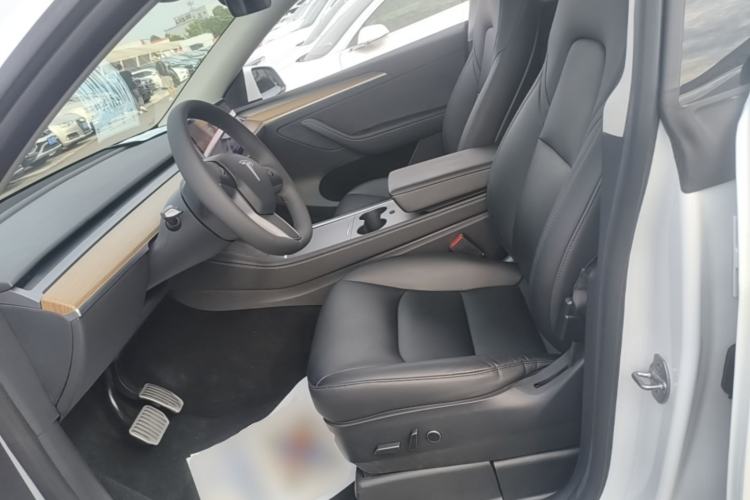 Used Tesla Model Y 2022 Rear-Wheel-Drive Version Left Front Seat