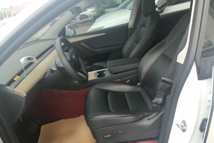 Used Tesla Model Y 2022 Long-Range All-Wheel-Drive Version Left Front Seat