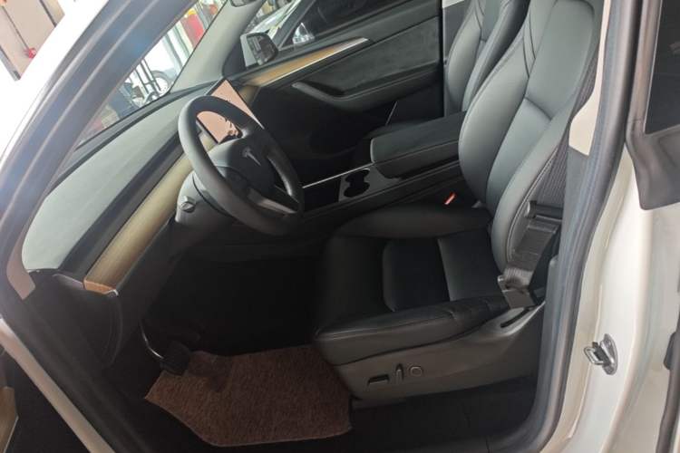 Used Tesla Model Y 2022 Rear-Wheel-Drive Version Left Front Seat