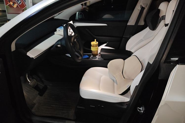 Used Tesla Model Y 2022 Long-Range All-Wheel-Drive Version Left Front Seat