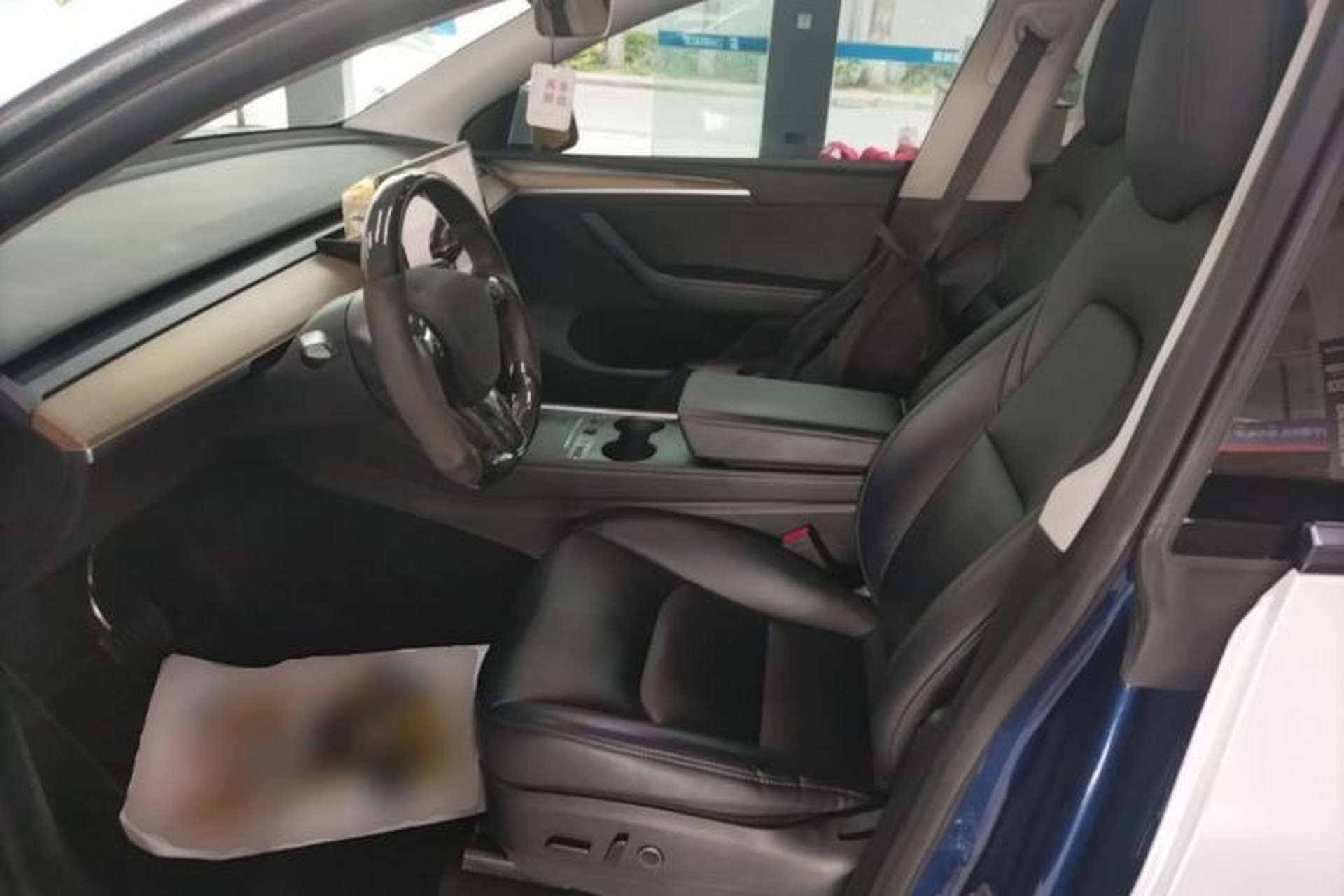Used Tesla Model Y 2022 Long-Range All-Wheel-Drive Version Left Front Seat