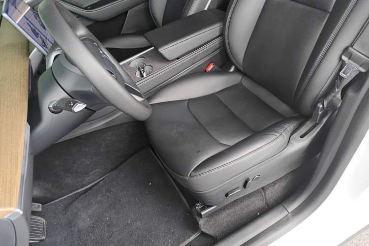 Used Tesla Model Y 2022 Rear-Wheel-Drive Version Left Front Seat