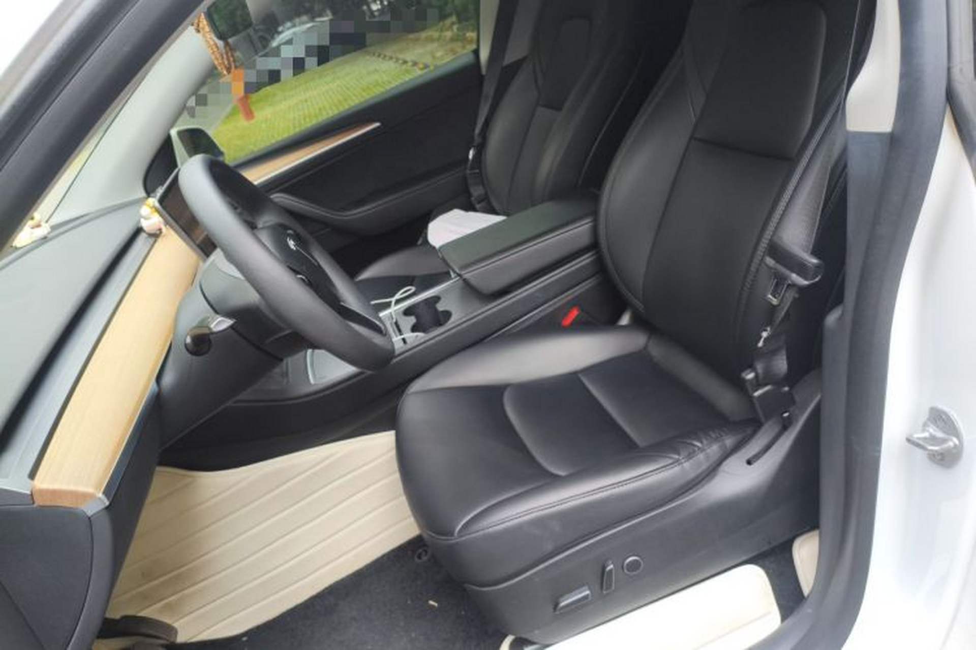 Used Tesla Model Y 2022 Rear-Wheel-Drive Version Left Front Seat