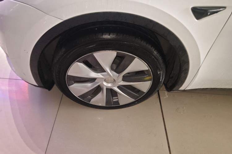 Used Tesla Model Y 2022 Rear-Wheel-Drive Version Left Front Wheel Hub