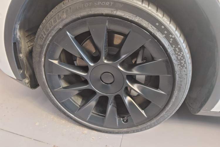 Used Tesla Model Y 2022 Revised Version Rear-Wheel Drive Left Front Wheel Hub