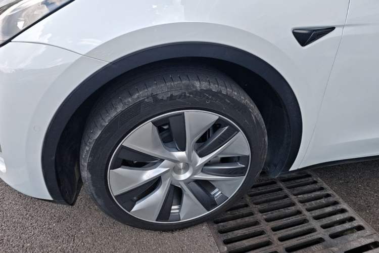 Used Tesla Model Y 2022 Revised Version Long-Range All-Wheel Drive Left Front Wheel Hub