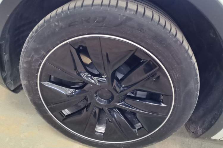 Used Tesla Model Y 2022 Rear-Wheel-Drive Version Left Front Wheel Hub