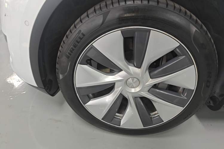 Used Tesla Model Y 2022 Revised Version Rear-Wheel Drive Left Front Wheel Hub