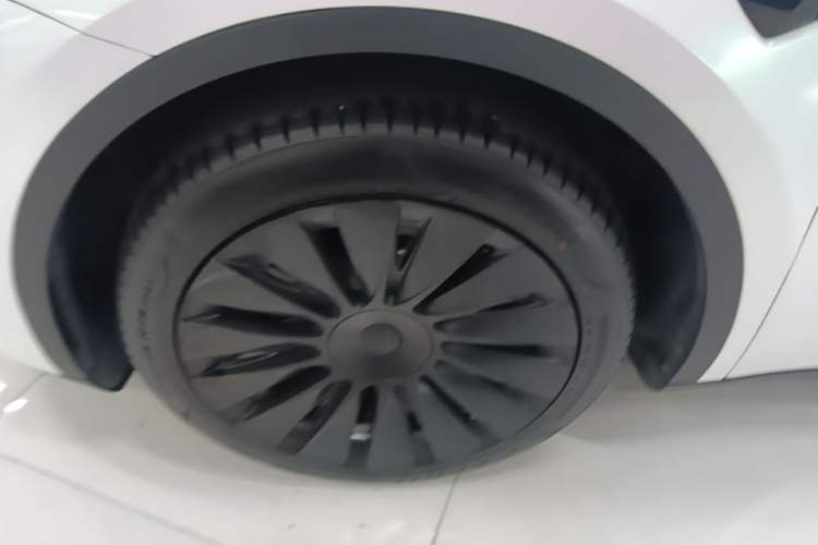 Used Tesla Model Y 2022 Revised Version Rear-Wheel Drive Left Front Wheel Hub
