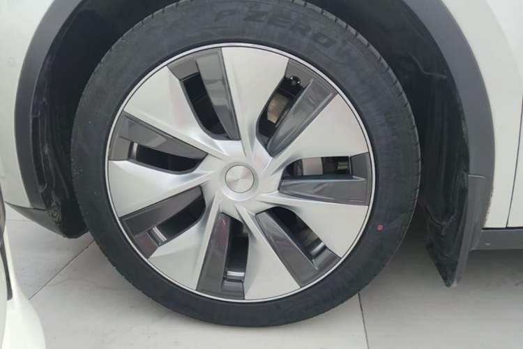 Used Tesla Model Y 2022 Revised Version Rear-Wheel Drive Left Front Wheel Hub