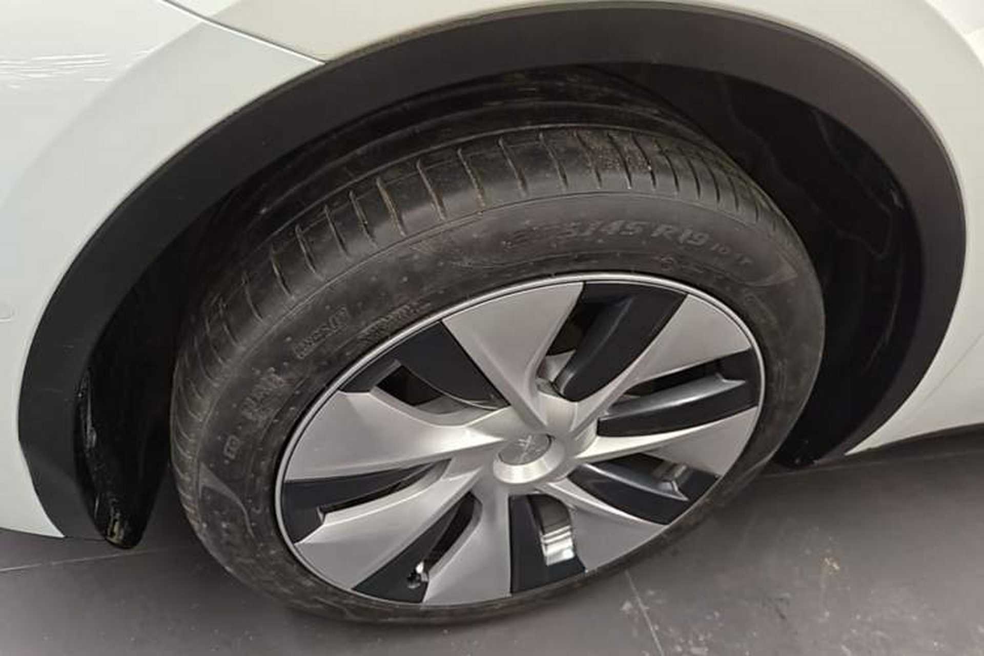Used Tesla Model Y 2022 Rear-Wheel-Drive Version Left Front Wheel Hub