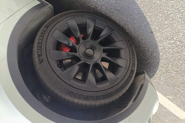 Used Tesla Model Y 2022 Rear-Wheel-Drive Version Left Front Wheel Hub