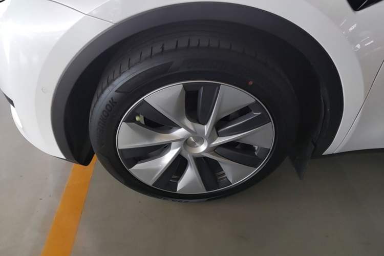 Used Tesla Model Y 2022 Revised Version Rear-Wheel Drive Left Front Wheel Hub
