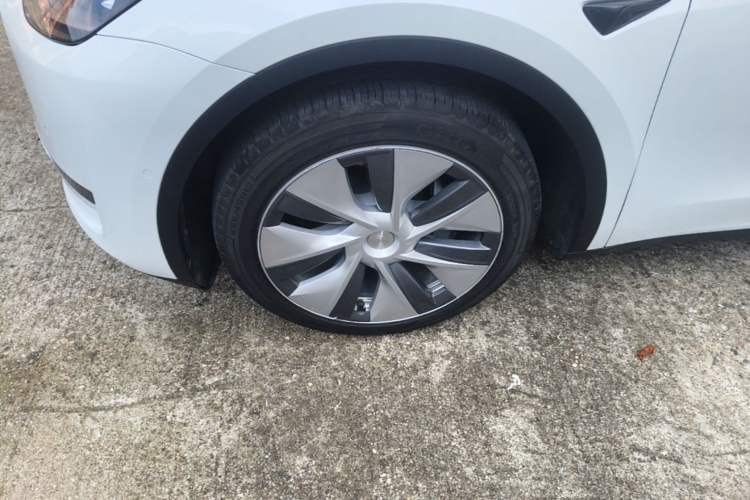 Used Tesla Model Y 2022 Revised Version Rear-Wheel Drive Left Front Wheel Hub