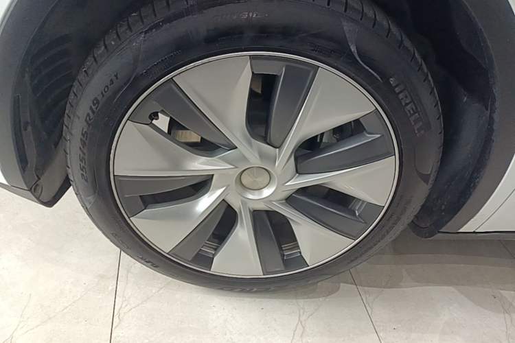 Used Tesla Model Y 2022 Revised Version Rear-Wheel Drive Left Front Wheel Hub