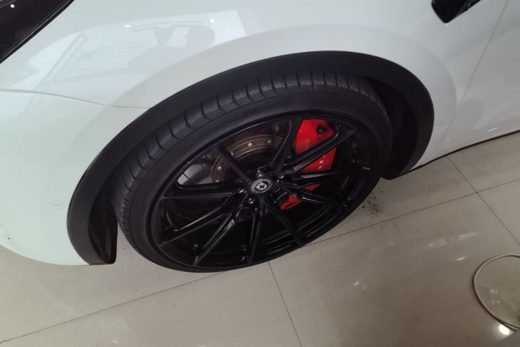 Used Tesla Model Y 2022 Performance High-Performance All-Wheel-Drive Version Left Front Wheel Hub