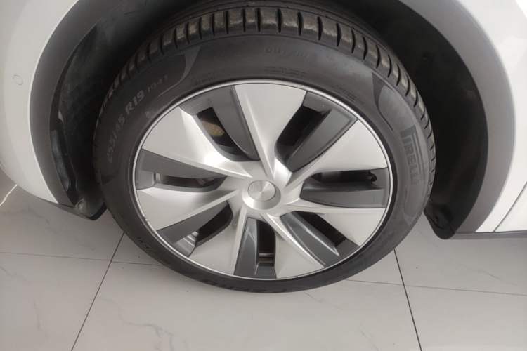 Used Tesla Model Y 2022 Revised Version Rear-Wheel Drive Left Front Wheel Hub