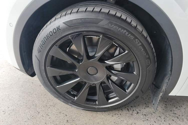 Used Tesla Model Y 2022 Rear-Wheel-Drive Version Left Front Wheel Hub
