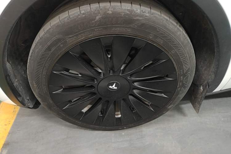 Used Tesla Model Y 2022 Rear-Wheel-Drive Version Left Front Wheel Hub