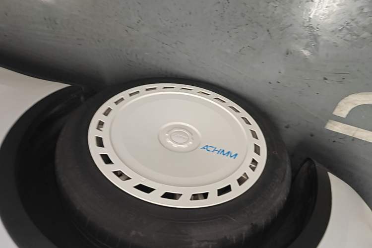 Used Tesla Model Y 2022 Revised Version Rear-Wheel Drive Left Front Wheel Hub