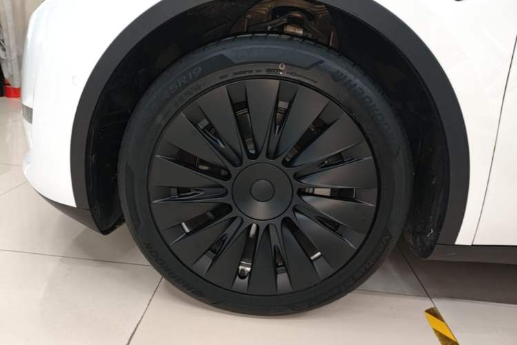 Used Tesla Model Y 2022 Revised Version Long-Range All-Wheel Drive Left Front Wheel Hub