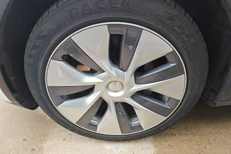Used Tesla Model Y 2022 Revised Version Rear-Wheel Drive Left Front Wheel Hub