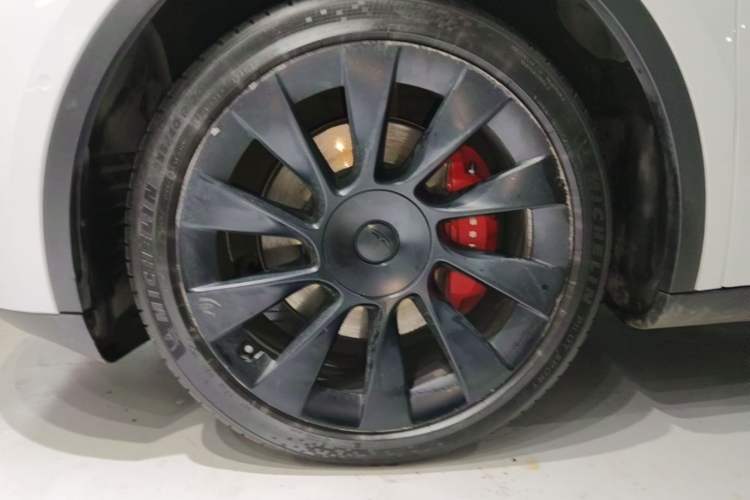Used Tesla Model Y 2022 Rear-Wheel-Drive Version Left Front Wheel Hub