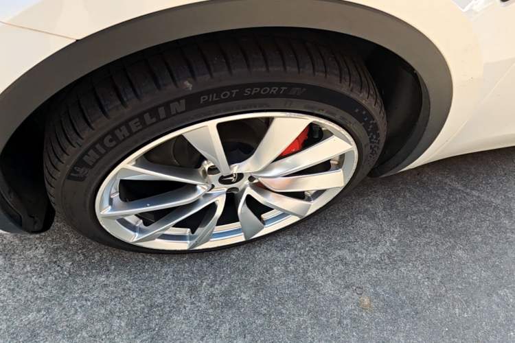 Used Tesla Model Y 2022 Rear-Wheel-Drive Version Left Front Wheel Hub