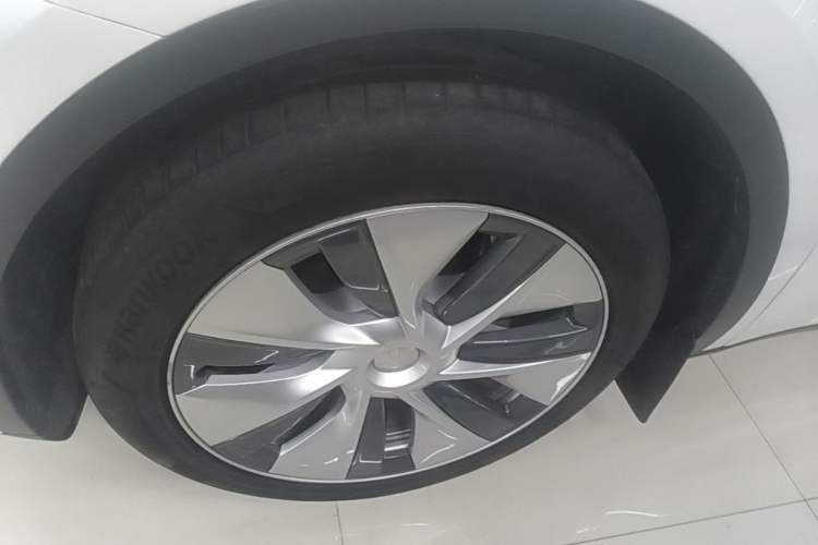 Used Tesla Model Y 2022 Revised Version Long-Range All-Wheel Drive Left Front Wheel Hub