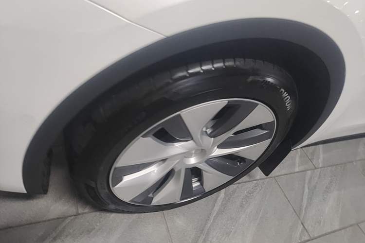 Used Tesla Model Y 2022 Revised Version Rear-Wheel Drive Left Front Wheel Hub