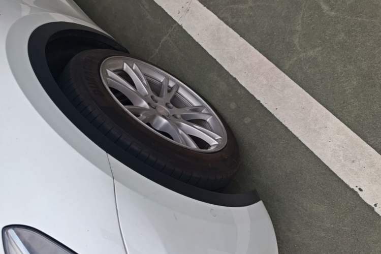 Used Tesla Model Y 2022 Revised Version Long-Range All-Wheel Drive Left Front Wheel Hub