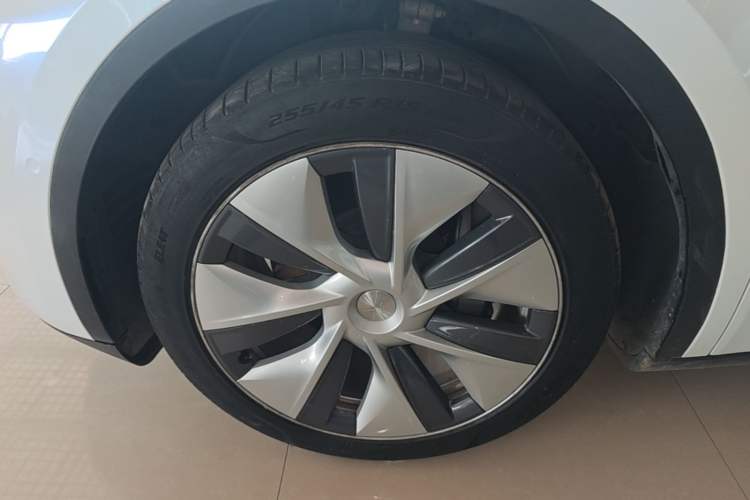 Used Tesla Model Y 2022 Rear-Wheel-Drive Version Left Front Wheel Hub