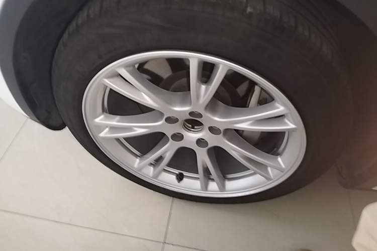 Used Tesla Model Y 2022 Rear-Wheel-Drive Version Left Front Wheel Hub
