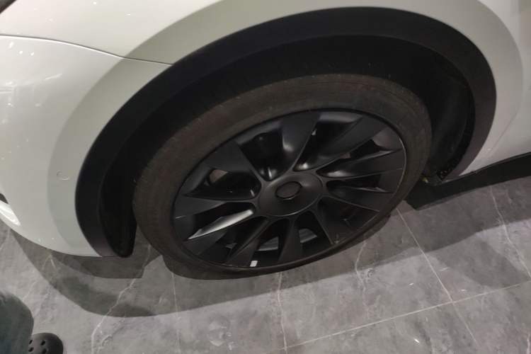 Used Tesla Model Y 2022 Rear-Wheel-Drive Version Left Front Wheel Hub