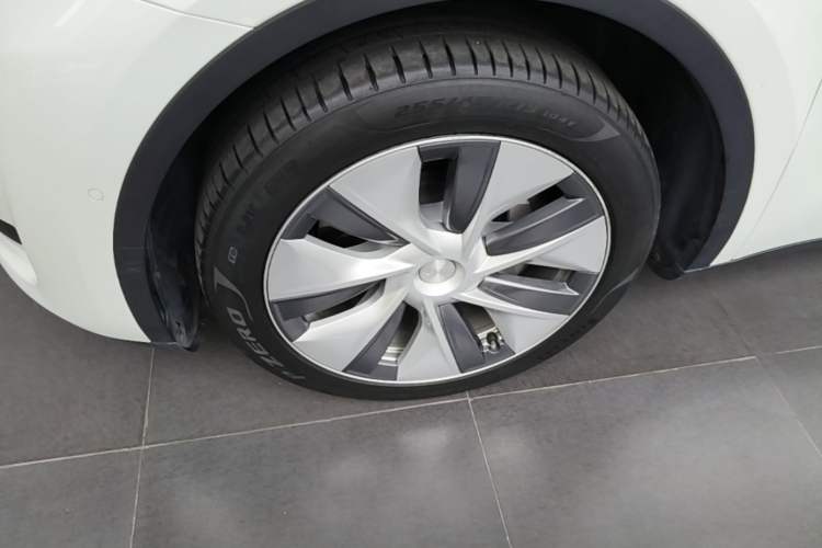 Used Tesla Model Y 2022 Revised Version Rear-Wheel Drive Left Front Wheel Hub