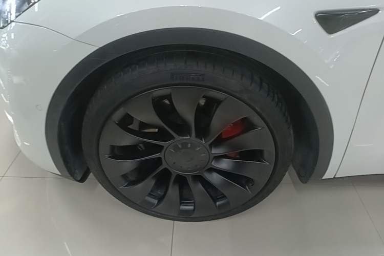Used Tesla Model Y 2022 Performance High-Performance All-Wheel-Drive Version Left Front Wheel Hub
