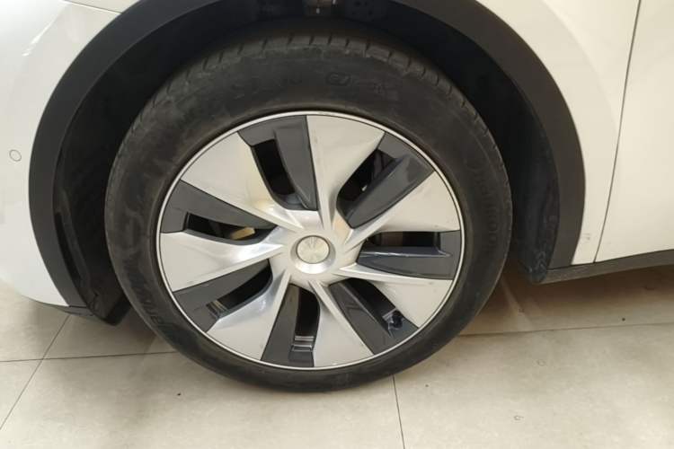 Used Tesla Model Y 2022 Rear-Wheel-Drive Version Left Front Wheel Hub