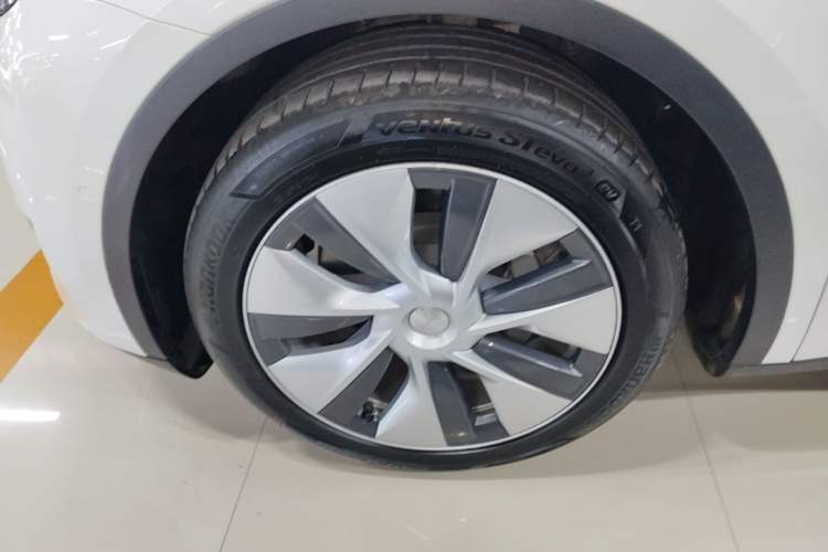 Used Tesla Model Y 2022 Rear-Wheel-Drive Version Left Front Wheel Hub