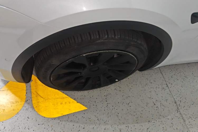 Used Tesla Model Y 2022 Rear-Wheel-Drive Version Left Front Wheel Hub