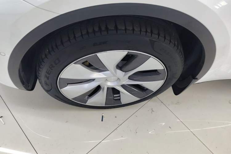 Used Tesla Model Y 2022 Rear-Wheel-Drive Version Left Front Wheel Hub
