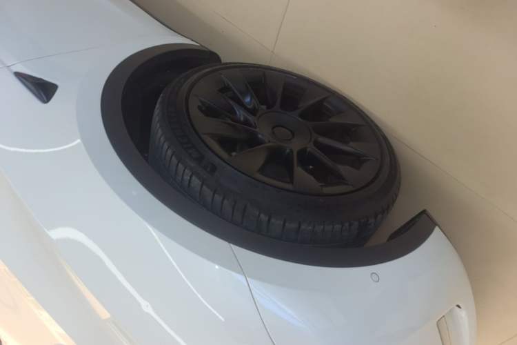 Used Tesla Model Y 2022 Revised Version Long-Range All-Wheel Drive Left Front Wheel Hub
