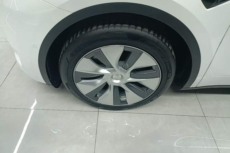 Used Tesla Model Y 2022 Long-Range All-Wheel-Drive Version Left Front Wheel Hub