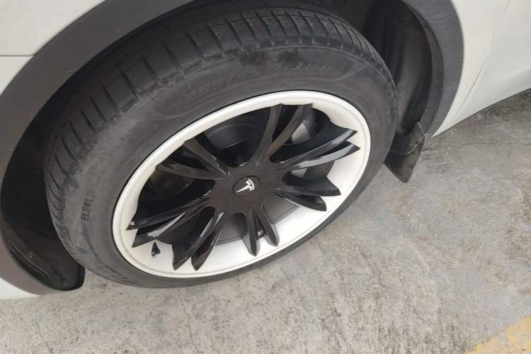 Used Tesla Model Y 2022 Revised Version Rear-Wheel Drive Left Front Wheel Hub