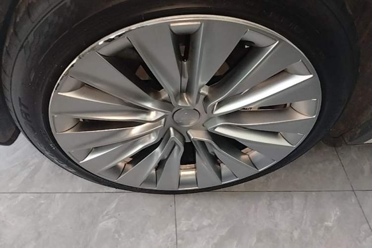 Used Tesla Model Y 2022 Revised Version Rear-Wheel Drive Left Front Wheel Hub