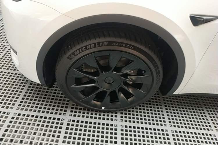 Used Tesla Model Y 2022 Revised Version Rear-Wheel Drive Left Front Wheel Hub