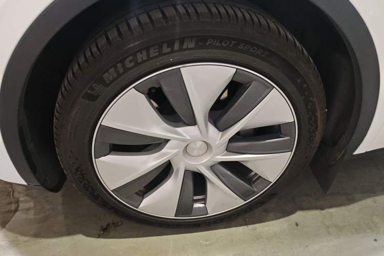 Used Tesla Model Y 2022 Revised Version Long-Range All-Wheel Drive Left Front Wheel Hub